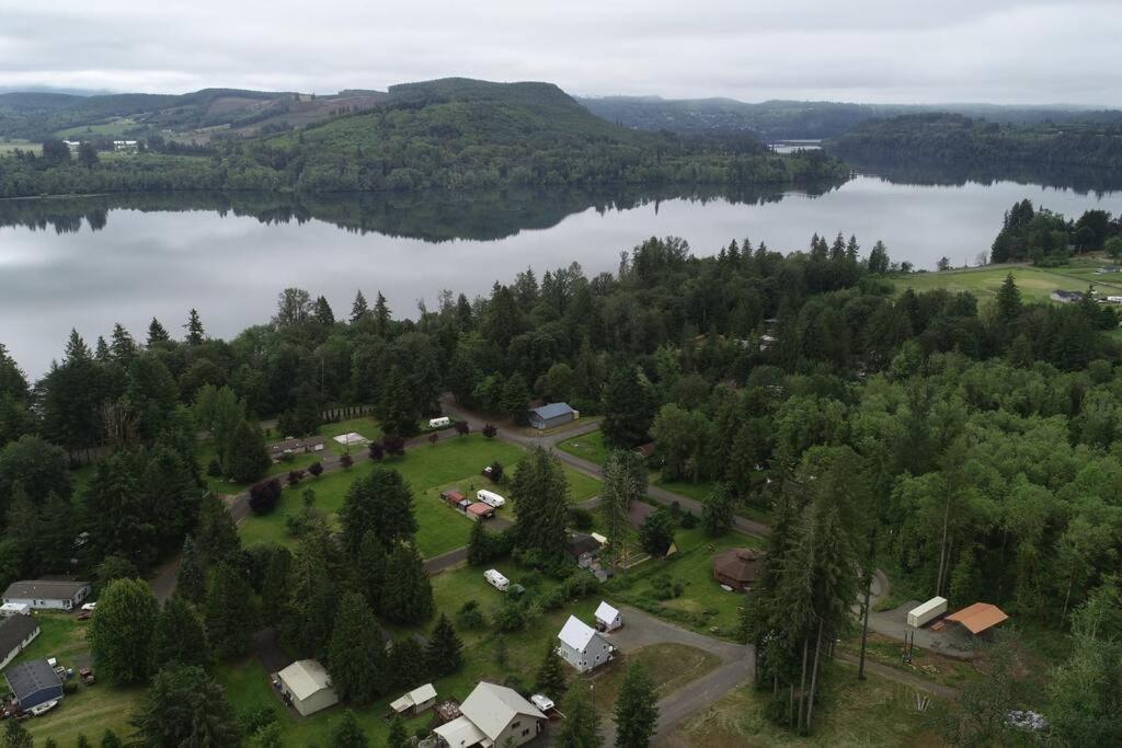 Romantic Cozy Cabin Walk To Lake Hot Tub Bikes Kayaks Grill Onalaska Экстерьер фото